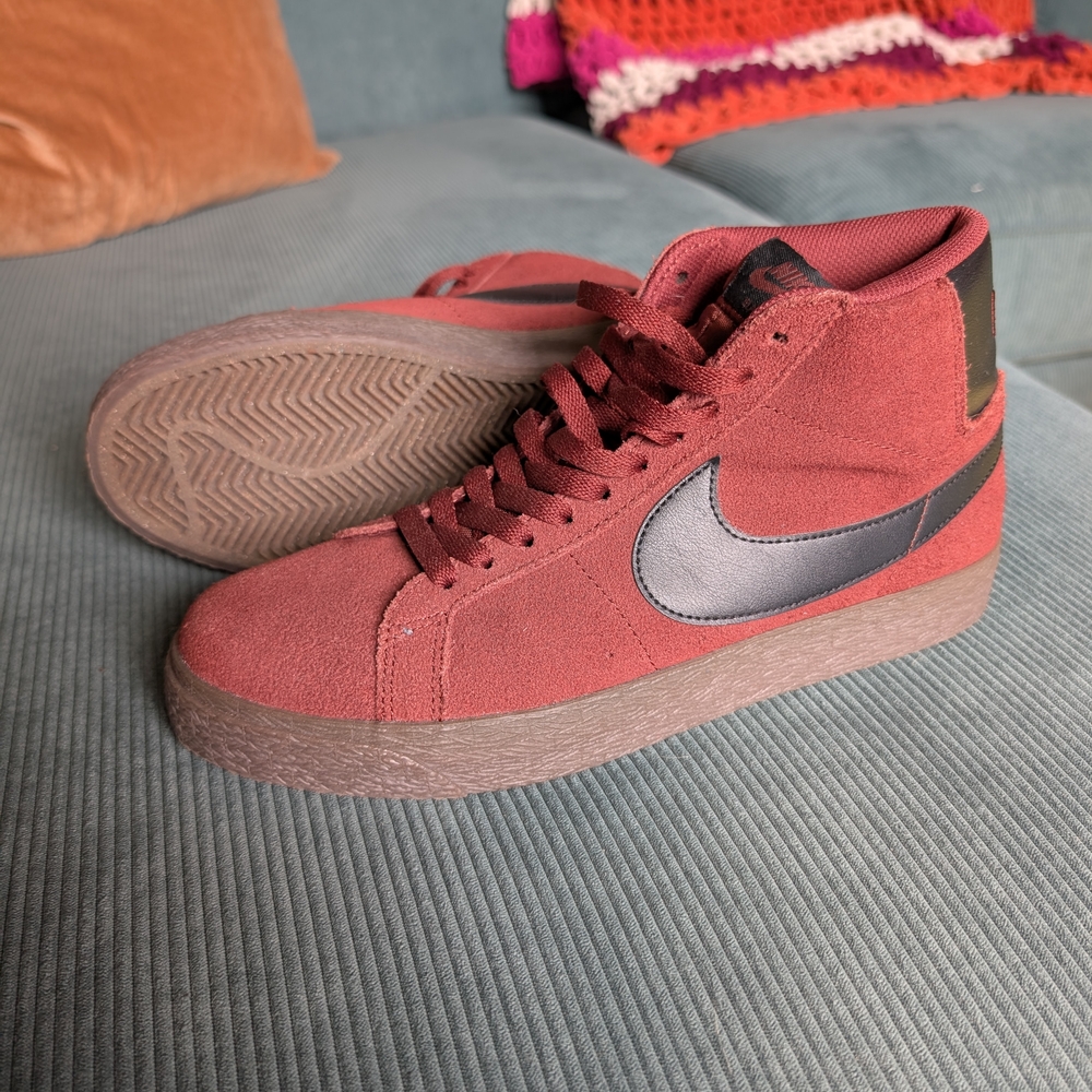 Nike SB Blazer Mid in Deep Red